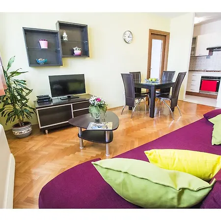 Seagull Apartment Split
